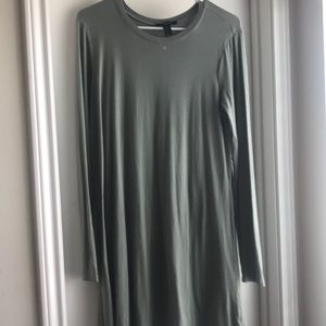 A forever 21 green long sleeve dress